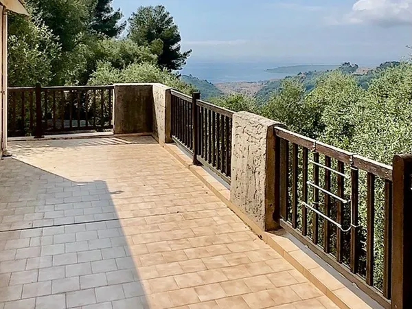 Villa individuelle / 165m2 habitables / 5 min du centre de Menton