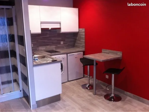 Loue studio meublé de 15 m2 en plein centre ville