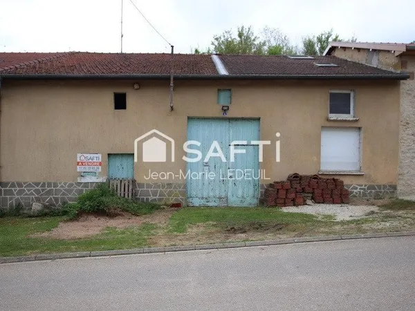 Maison de village deux pièces à finir de rénover.
