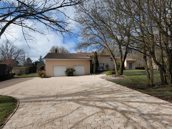 Villa Clermont Le Fort 6 pièces 230 m²