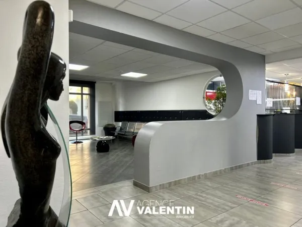 Local 8 pièces 398 m²