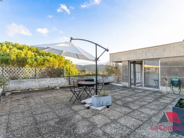 T2 56 m2 dernier étage avec ascenseur - terrasse 52m2 et gar