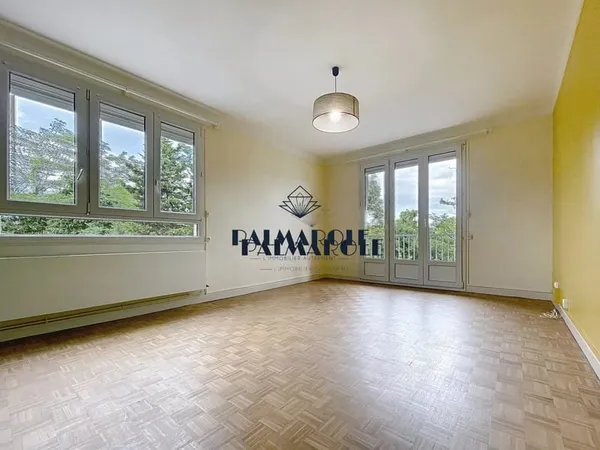 Palais des congrès spacieux t2 52m2 balcon parking libre