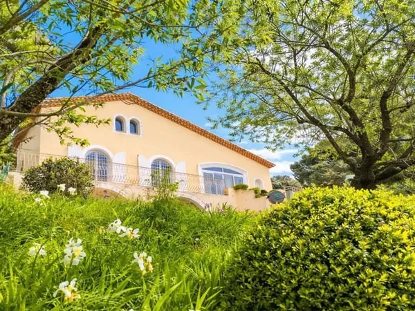 Domaine de 224 m² sur 2 hectares 200 à Armissan