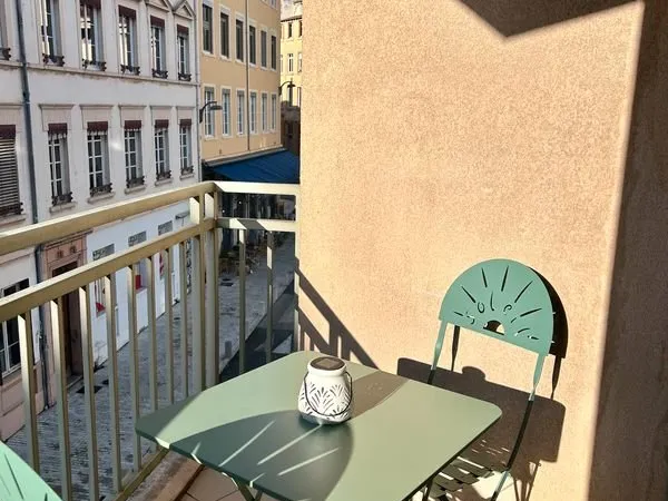 Rare à la vente - Studio meublé avec balcon, Coeur Lyon Croix-Rousse - Calme & lumineux