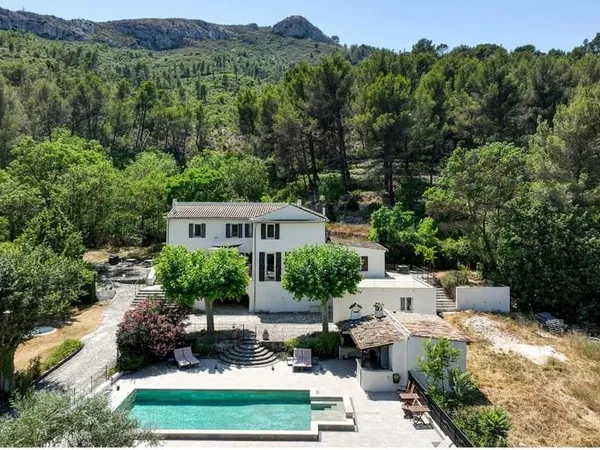 Maison 8 pièces 356 m²