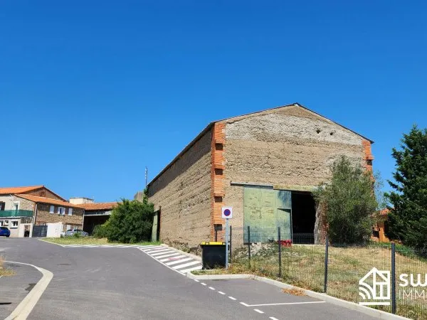 Grande batisse sur 965 m² de terrain