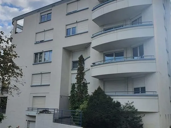 Grand studio avec place parking privee