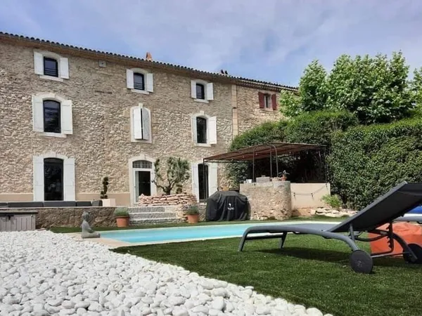 Maison 7 pièces 300 m²