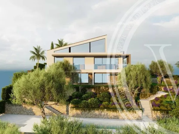 Propriété avec piscine et permis d'agrandir et de rénover à 10 minutes de Monaco