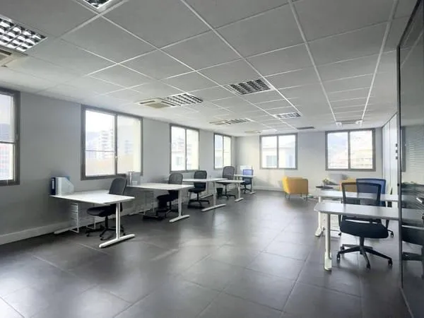 Local d'activité 117 m²