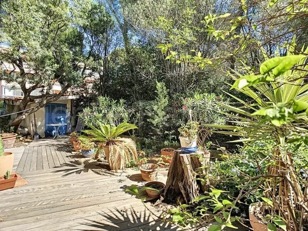 SANARY vente appartement T2 en rez de jardin plus combles aménagés