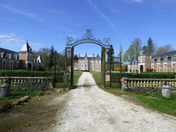 Château 30 pièces 1600 m²