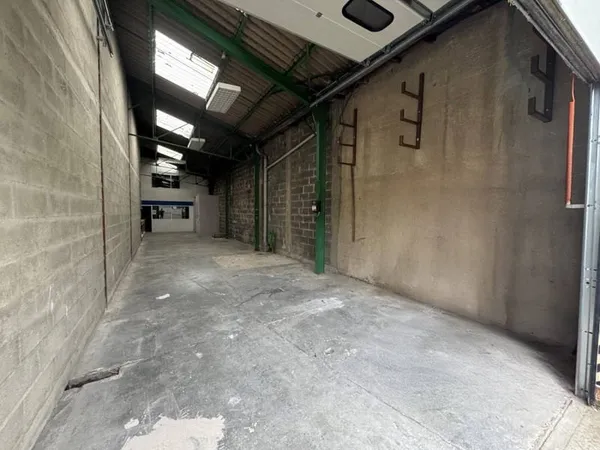 Local d'activité 472 m²