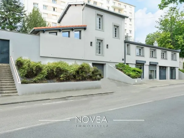 À VENDRE - ENSEMBLE IMMOBILIER ENTIÈREMENT RÉNOVÉ - CROI