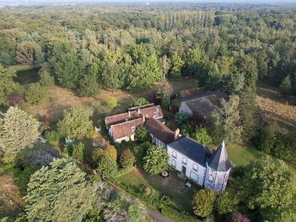 Propriété avec Deux Maisons et un Gîte sur 7,3 ha