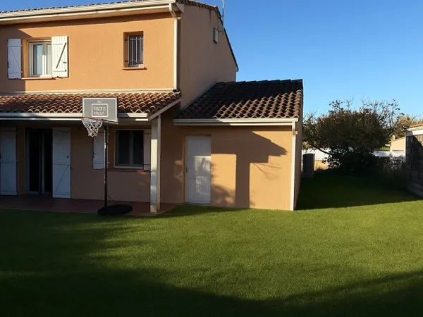 Maison T4 d'environ 90 m2 au calme avec 550 m2 de terrain !