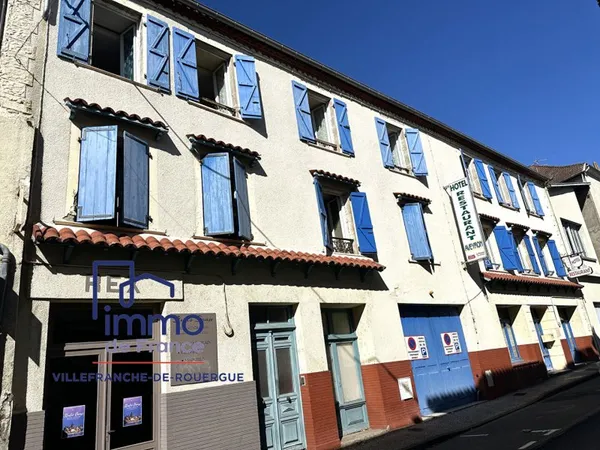 Immeuble bar hôtel restaurant, appartements et parkings
