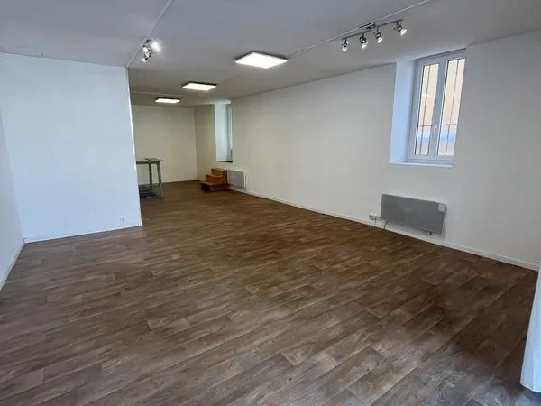 Local commercial place clement ader