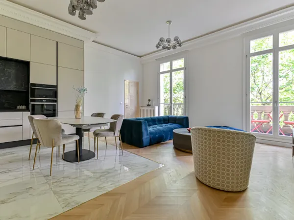 Appartement 80 m2 balcon filant - Meublé et rénové