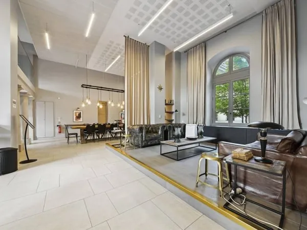 Bureaux 703 m²