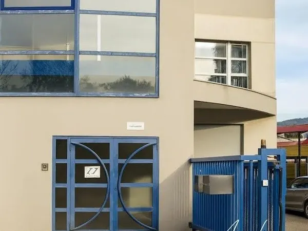 Local 8 pièces 160 m²