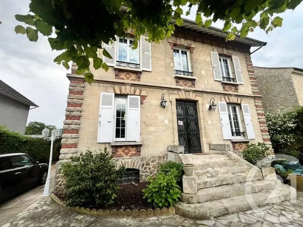 Maison 8 pièces 238 m²