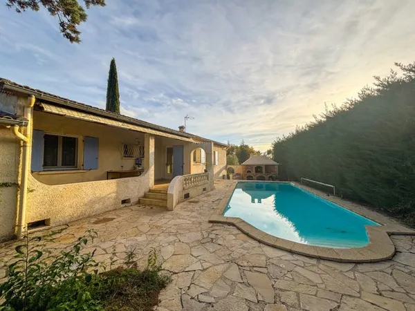 À VENDRE ( Dept 30 ) MONS. Villa 3 chambres + jardin+ double garage + Piscine