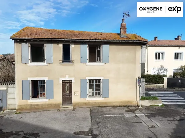 A VENDRE - MAISON 3 FACES AVEC GARAGE - POMAS (11) - 45 00