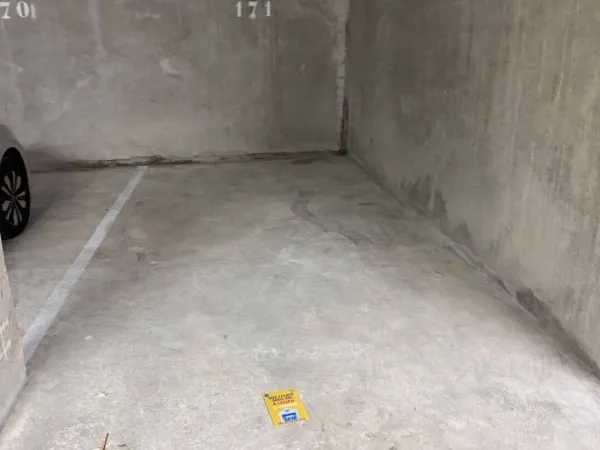 Parking 13 m²