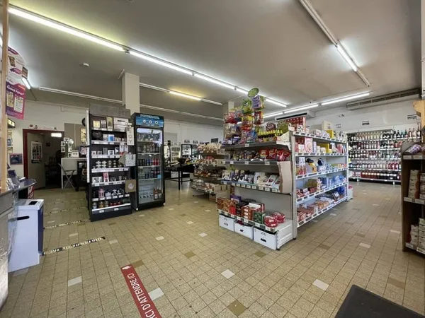 Commerce 154 m²