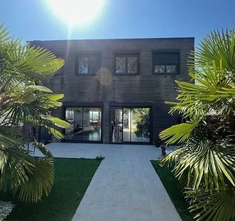 Maison 7 pièces 280 m²