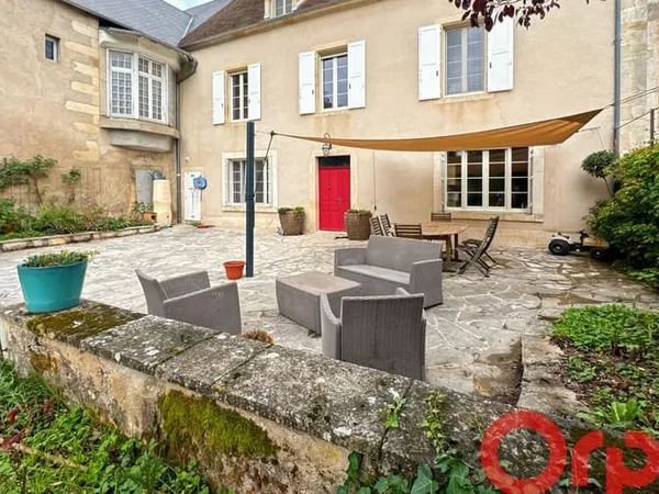 Maison 8 pièces 253 m²