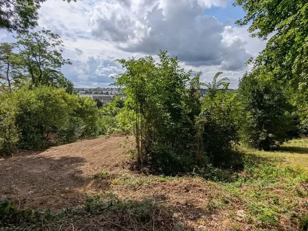 Terrain 1096 m²