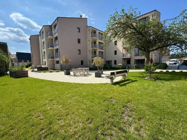 Résidence Seniors rénovée avec 48 logements