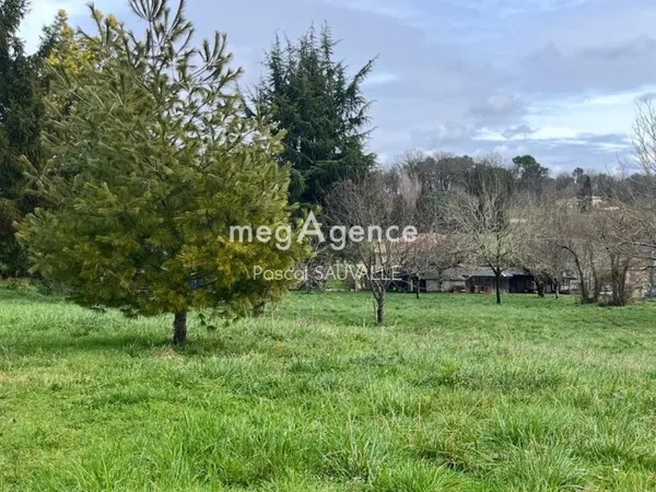 Terrain à bâtir de 2400m2