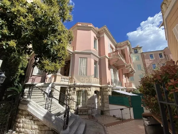 A VENDRE MENTON CENTRE 3P DERNIER ETAGE 62M2 AVEC TERRASSE 38M2