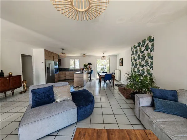 Maison - 117 m2 - 5 pièces - Non meublé