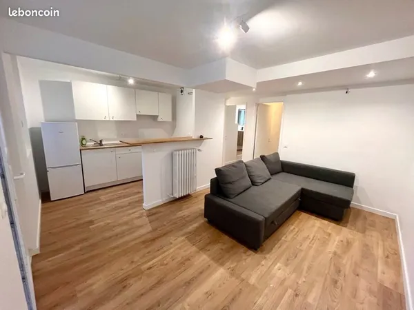 T2 meublé de 43m² avec cour privative, entièrement rénové - Beauvais centre