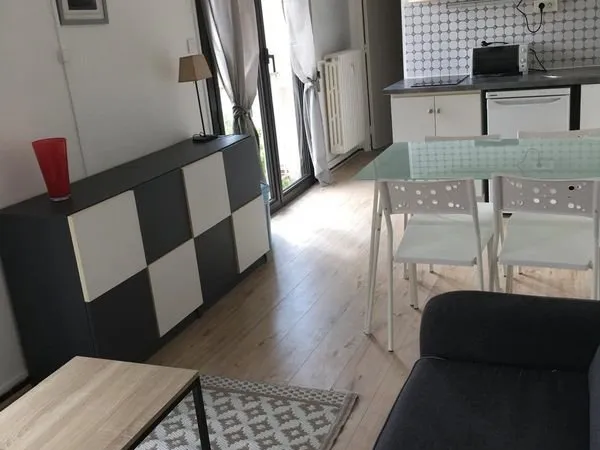 Vends appartement T2 meublé, situé intra-muros à moins de 200 m de la gare