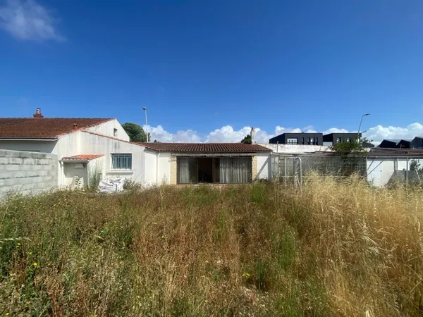 PLEIN SUD SECTEUR RECHERCHE SUR LA ROCHELLE TERRAIN DE 354 M2 AVEC SON GARAGE !