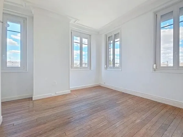Charmant T2 type haussmannien - 48 m² - Gare / Hyper-centre Reims
