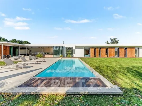 Villa d'exception 250m2, 8p, piscine, dans un havre de paix à Pi