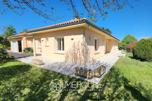 Maison 9 pièces 219 m²
