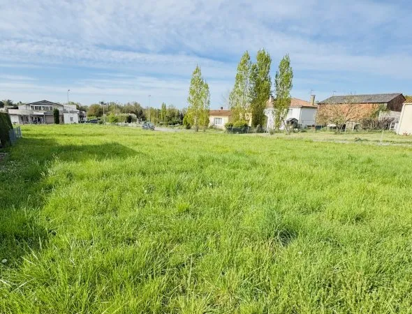 Terrain 743 m²