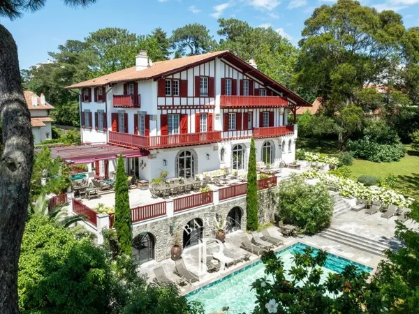 ISATZIA - Propriété néo-basque d'exception avec piscine au coeur de ville - Biarritz