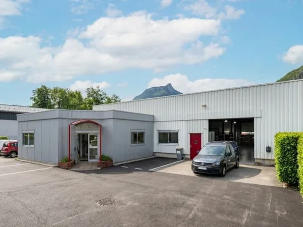 Local d'activité 494 m²