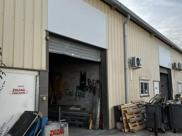 Local 100 m² Six-Fours-les-Plages