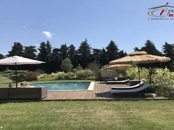 Maison 8 pièces 530 m²