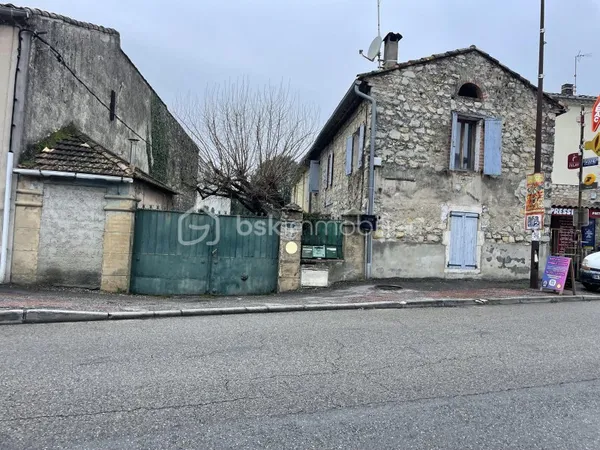 Maison 8 pièces 674 m²